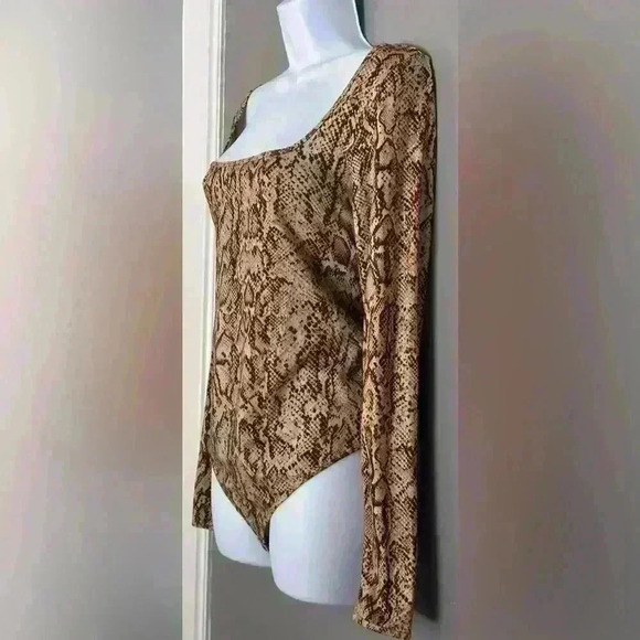 Sofia Jeans by Sofia Vergara Women's Long Sleeve Printed Bodysuit (449) - Picture 7 of 15